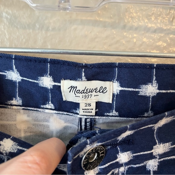 Madewell Blue Print Raw Hem Short size 28 - Picture 5 of 5